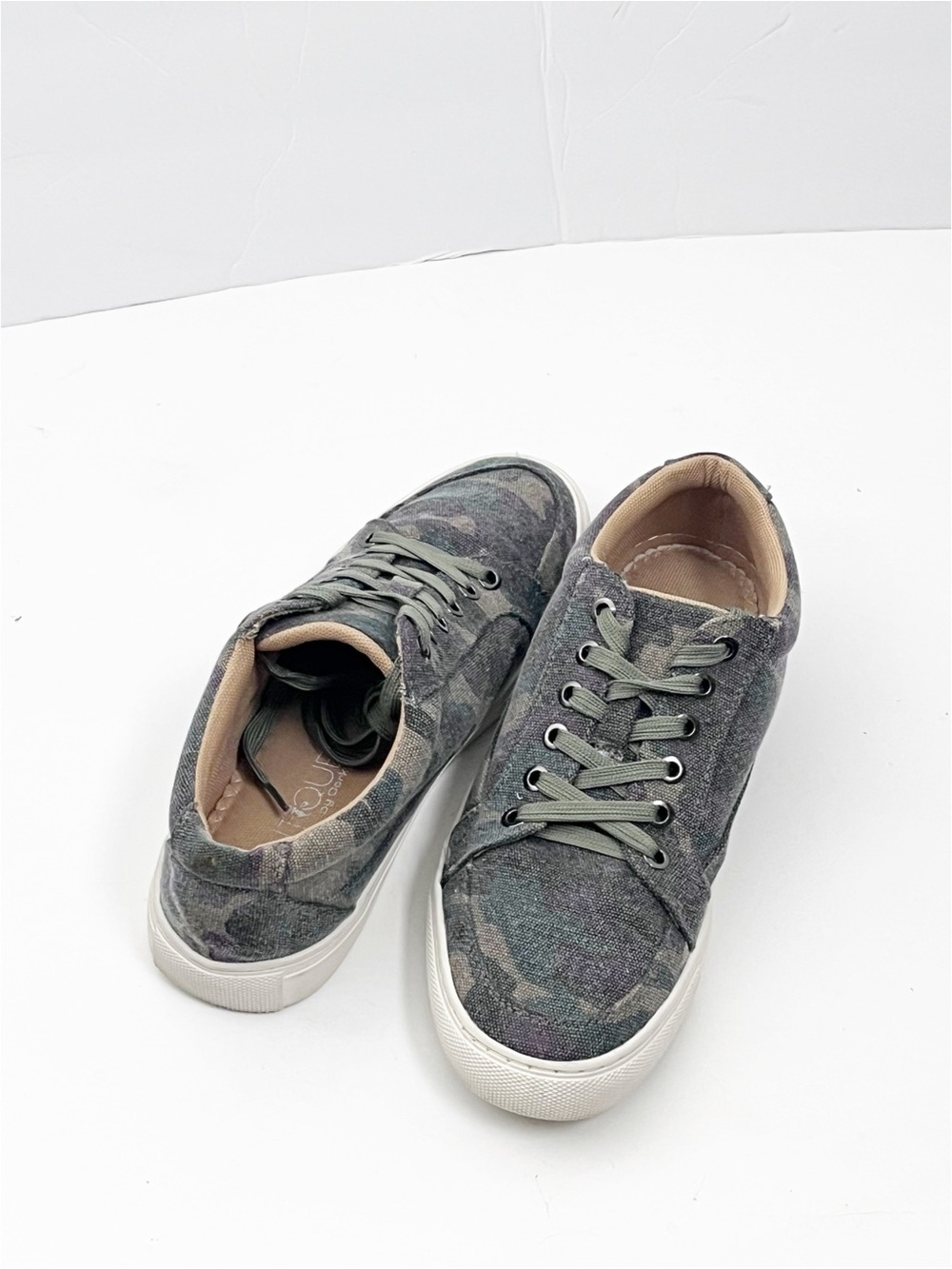 BOUTIQUE BY CORKY’S Puzzle Camo Lace Up Low Top Canvas Sneakers 9 Casual